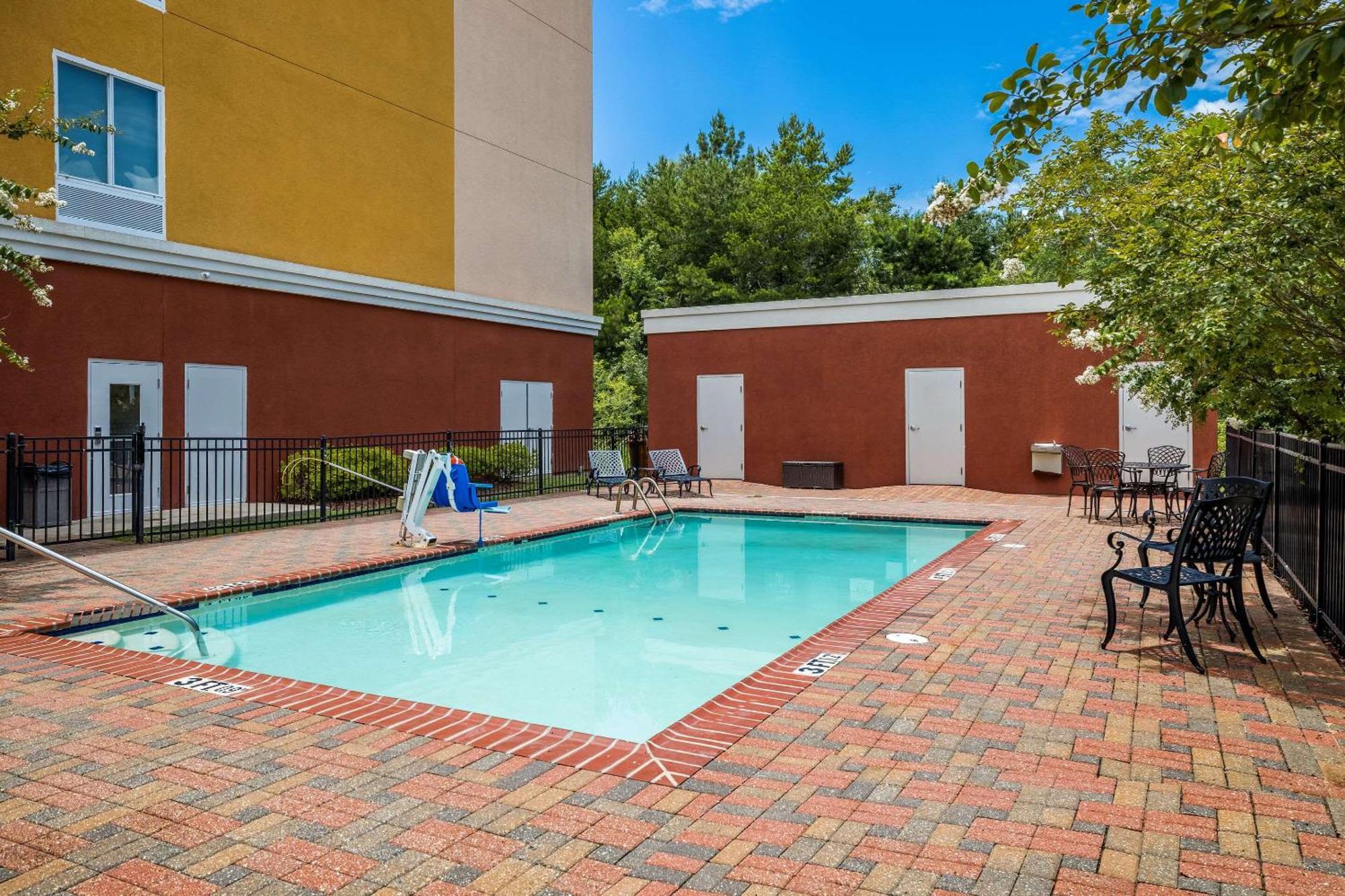 Comfort Suites Denham Springs Exterior foto